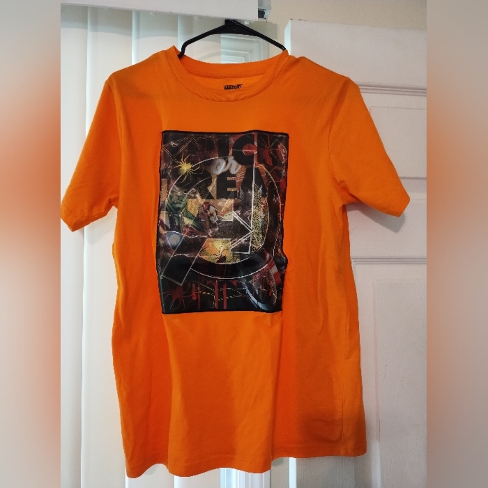 Marvel Boys XL With Trick or Treat Saying Halloween Tshirt Holographic